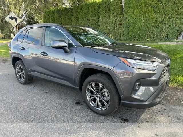 2022 Toyota RAV4 Hybrid XLE Premium