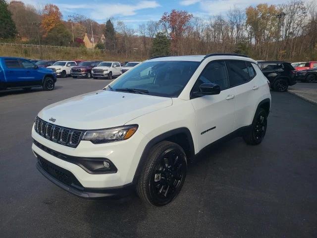 2025 Jeep Compass COMPASS LATITUDE 4X4