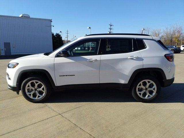 2025 Jeep Compass COMPASS LATITUDE 4X4