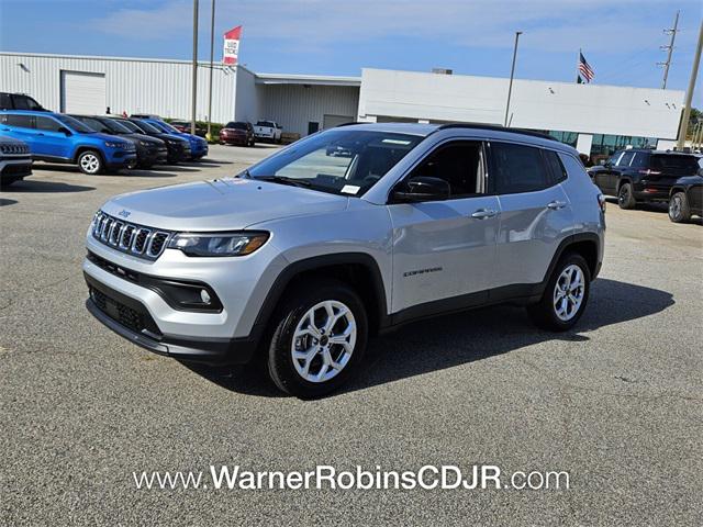 2025 Jeep Compass COMPASS LATITUDE 4X4
