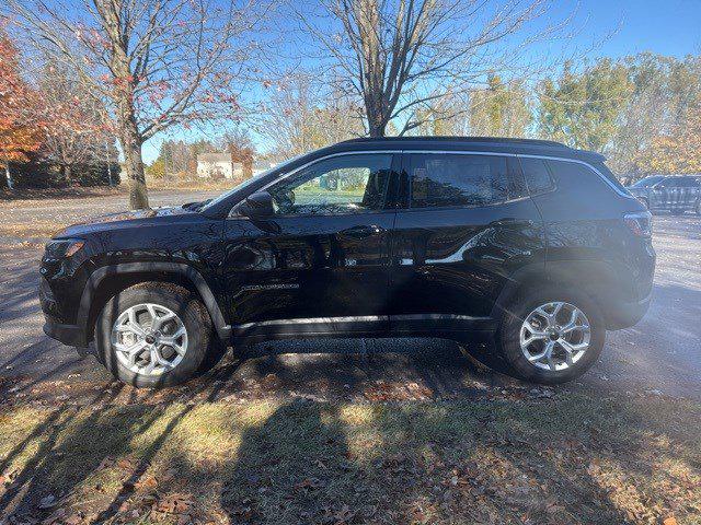 2025 Jeep Compass COMPASS LATITUDE 4X4