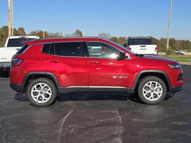 2025 Jeep Compass COMPASS LATITUDE 4X4