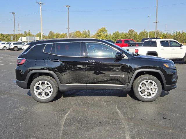 2025 Jeep Compass COMPASS LATITUDE 4X4