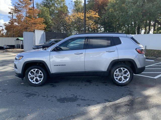 2025 Jeep Compass COMPASS LATITUDE 4X4