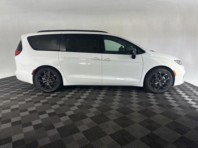 2024 Chrysler Pacifica PACIFICA TOURING L