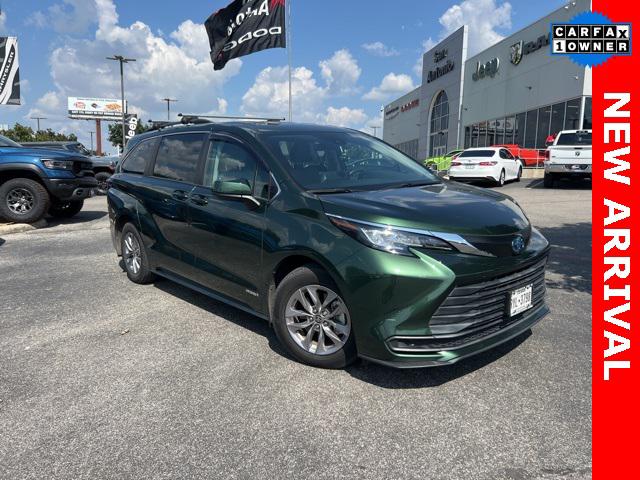 2021 Toyota Sienna LE