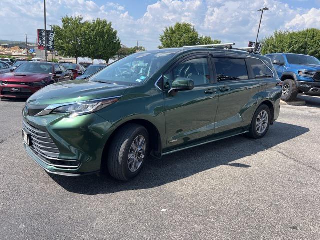 2021 Toyota Sienna LE