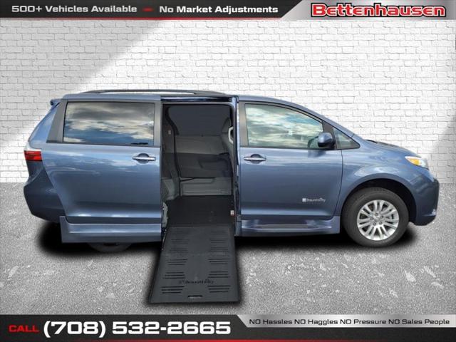 2017 Toyota Sienna XLE 8 Passenger