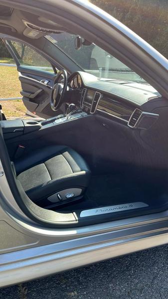 2011 Porsche Panamera 4