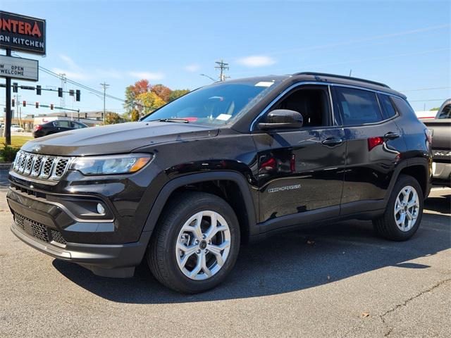 2025 Jeep Compass COMPASS LATITUDE 4X4