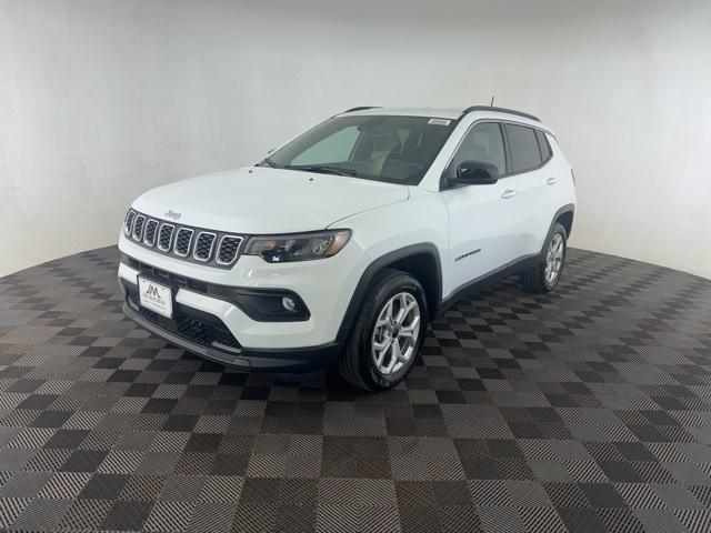 2025 Jeep Compass COMPASS LATITUDE 4X4