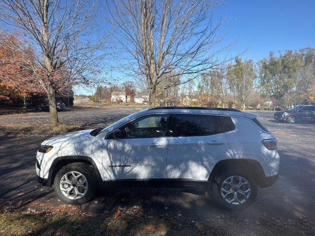 2025 Jeep Compass COMPASS LATITUDE 4X4