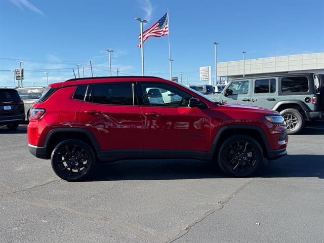 2025 Jeep Compass COMPASS LATITUDE 4X4