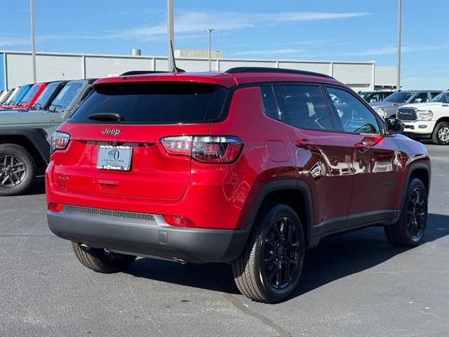 2025 Jeep Compass COMPASS LATITUDE 4X4