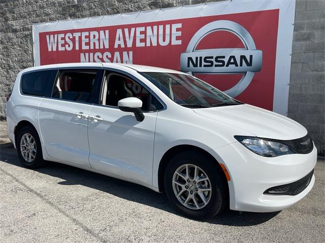 2022 Chrysler Voyager LX