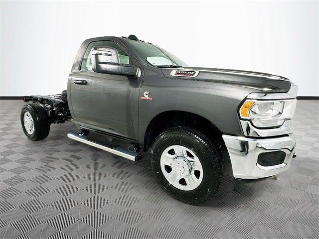 2024 RAM Ram 3500 Chassis Cab RAM 3500 TRADESMAN CHASSIS REGULAR CAB 4X4 60 CA