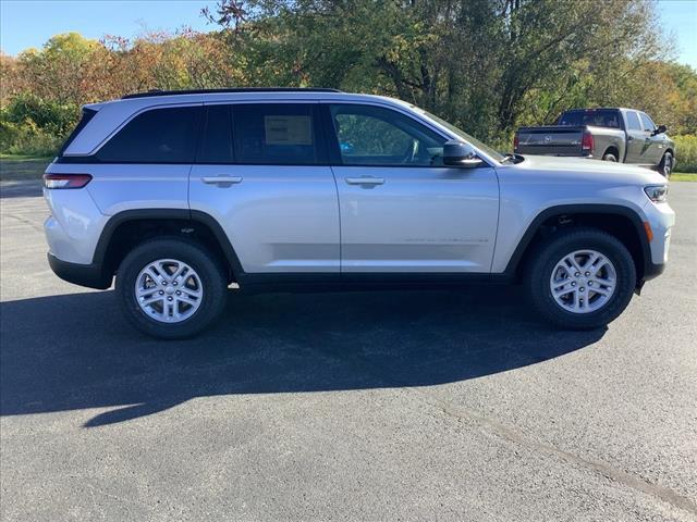 2025 Jeep Grand Cherokee GRAND CHEROKEE LAREDO 4X4