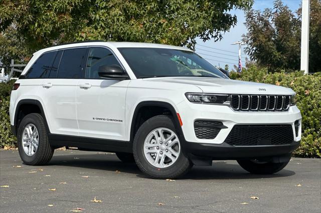 2025 Jeep Grand Cherokee GRAND CHEROKEE LAREDO 4X4