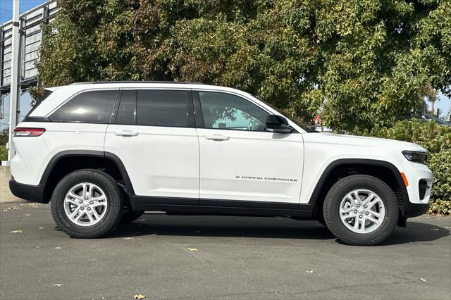 2025 Jeep Grand Cherokee GRAND CHEROKEE LAREDO 4X4
