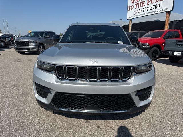 2025 Jeep Grand Cherokee GRAND CHEROKEE LAREDO 4X4