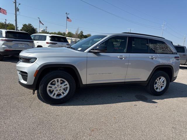 2025 Jeep Grand Cherokee GRAND CHEROKEE LAREDO 4X4