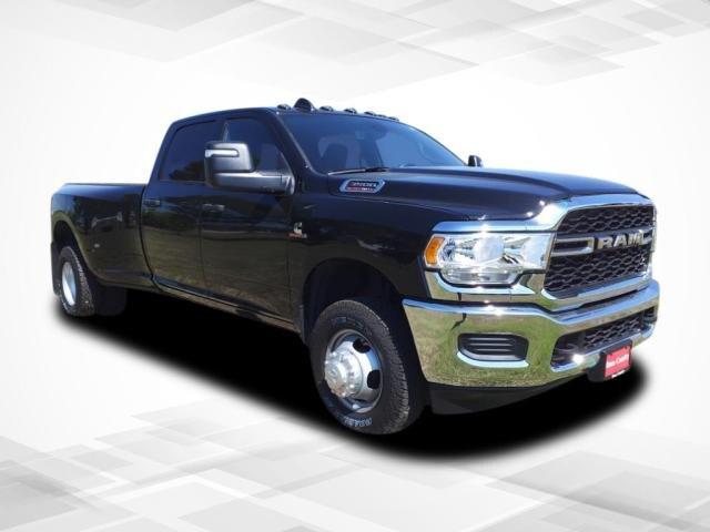 2024 RAM 3500 Tradesman Crew Cab 4x4 8 Box