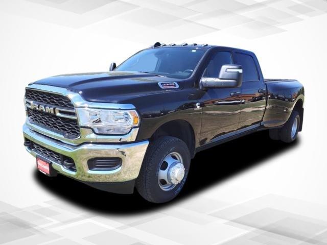 2024 RAM 3500 Tradesman Crew Cab 4x4 8 Box