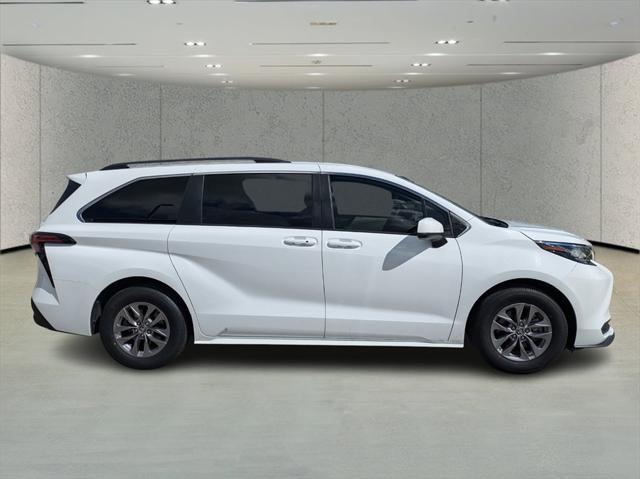 2021 Toyota Sienna LE