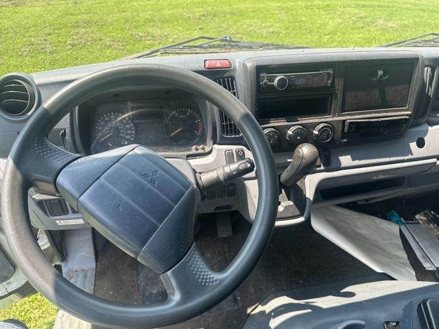 2015 Mitsubishi Box Truck 