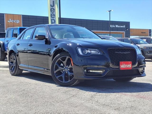 2023 Chrysler 300 Touring L