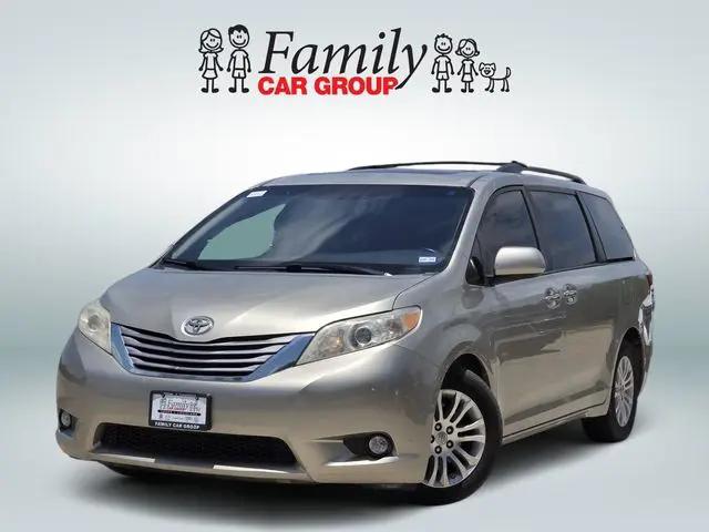 2017 Toyota Sienna XLE 8 Passenger for sale in Burleson, TX