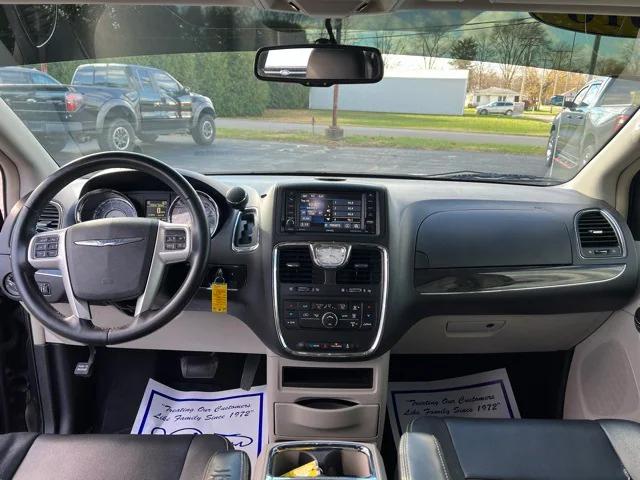 2016 Chrysler Town and Country Touring