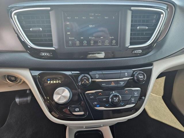 2021 Chrysler Voyager LXI