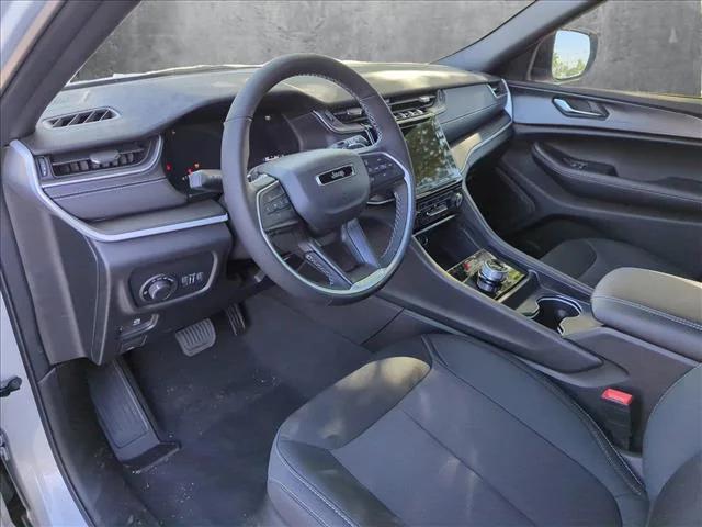 2025 Jeep Grand Cherokee GRAND CHEROKEE L LAREDO X 4X2