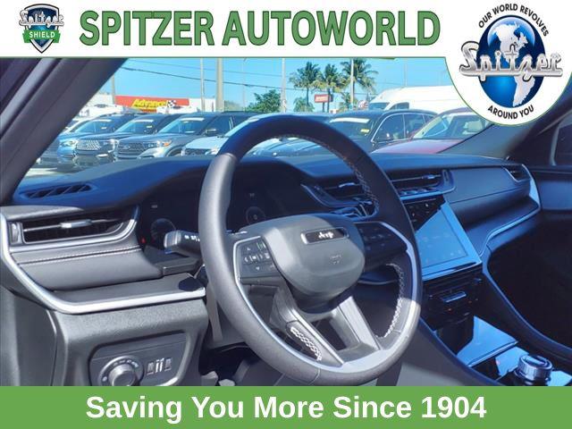2025 Jeep Grand Cherokee GRAND CHEROKEE L LAREDO 4X2