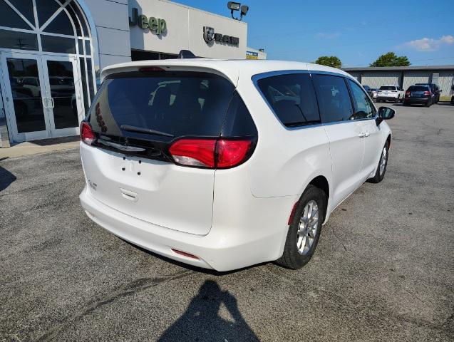 2022 Chrysler Voyager LX