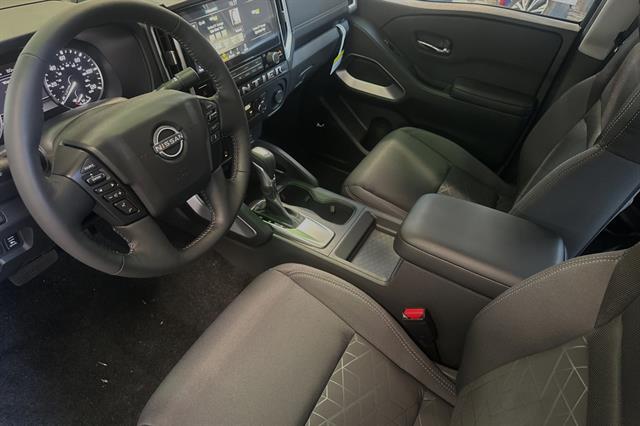 2025 Nissan Frontier Crew Cab SV 4x2