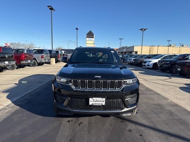 2025 Jeep Grand Cherokee GRAND CHEROKEE LAREDO X 4X4