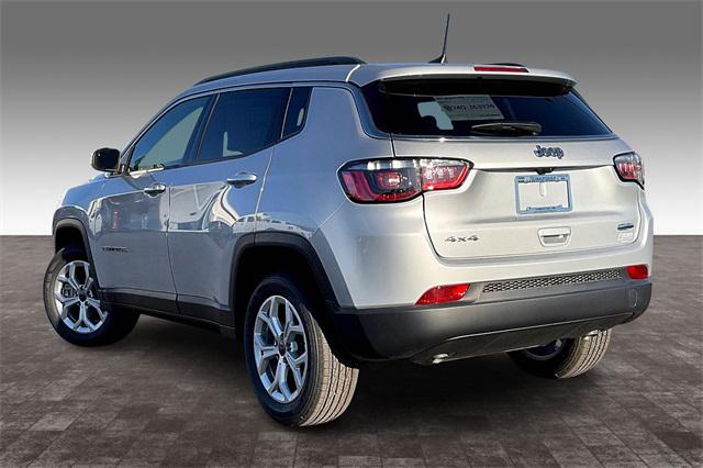 2025 Jeep Compass COMPASS LATITUDE 4X4