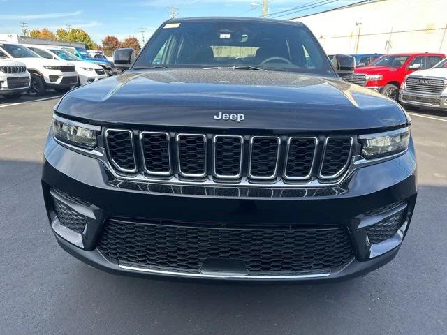 2025 Jeep Grand Cherokee GRAND CHEROKEE LAREDO X 4X4