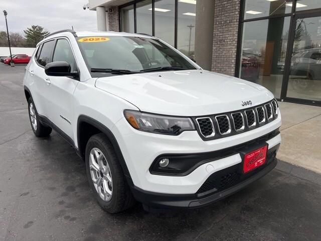 2025 Jeep Compass COMPASS LATITUDE 4X4