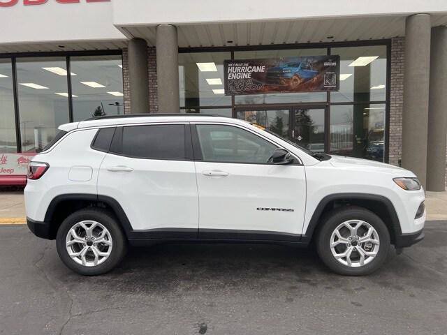 2025 Jeep Compass COMPASS LATITUDE 4X4