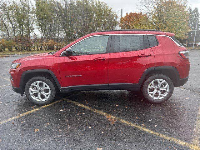 2025 Jeep Compass COMPASS LATITUDE 4X4