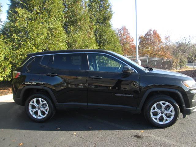 2025 Jeep Compass COMPASS SPORT 4X4