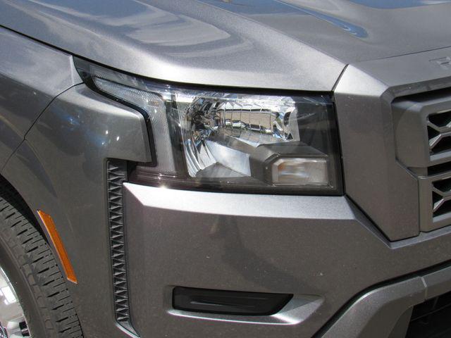 2022 Nissan Frontier Crew Cab SV 4x2