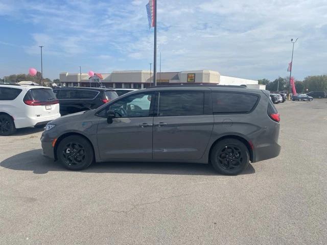 2025 Chrysler Pacifica Hybrid PACIFICA PLUG-IN HYBRID S APPEARANCE