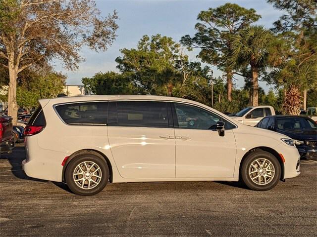2025 Chrysler Pacifica PACIFICA SELECT