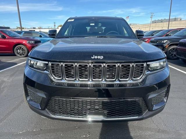 2025 Jeep Grand Cherokee GRAND CHEROKEE LAREDO X 4X4