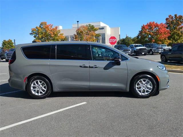 2025 Chrysler Pacifica PACIFICA SELECT