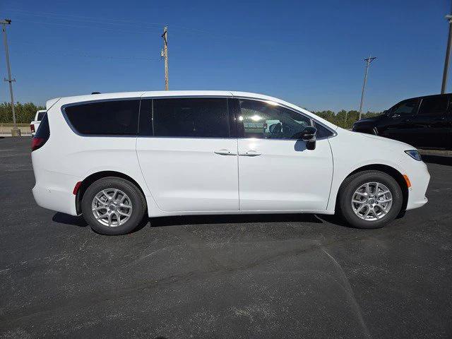 2025 Chrysler Pacifica PACIFICA SELECT